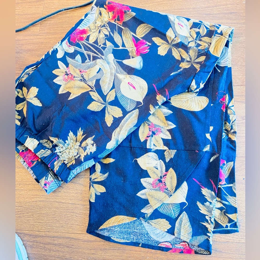 Linen and cotton Black floral Capri  pants 2nd pic is the true color